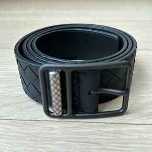 Men’s black bottega Veneta belt size 34 with dust cover
